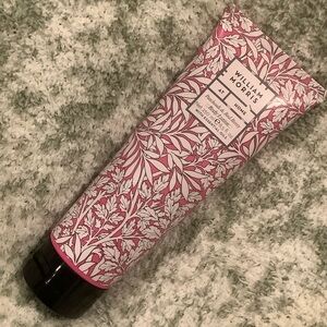 William Morris At Home Luxury Scented Patchouli Red Berry Body Lotion NWT 8.5oz